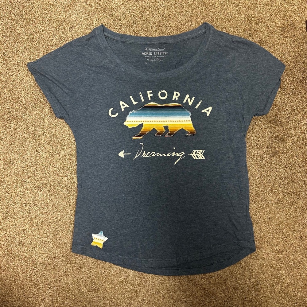 California‎ Dreaming Bear Embroidered Patch Tee Heather Blue Small Boho Summer